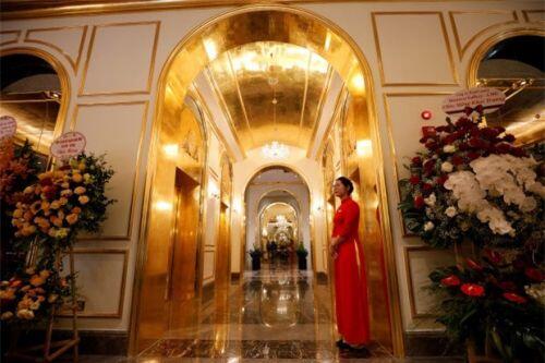 Cận cảnh khách sạn mạ vàng đầu tiên trên thế giới ở Việt Nam