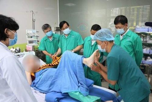 Covid-19 ở Việt Nam chiều tối 4/7: Tổng cộng 215 ca nhiễm nhập cảnh được cách ly ngay, phi công người Anh trò chuyện vui vẻ với bác sĩ