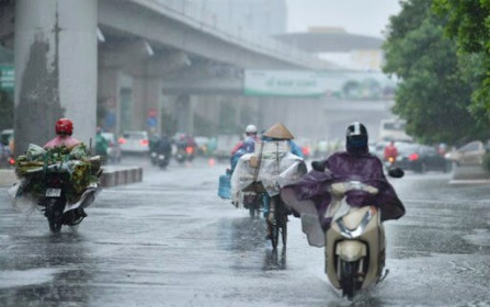 Thời tiết hôm nay 5/7: Hà Nội và các tỉnh miền Bắc tiếp tục mưa dông, miền Trung nắng nóng trở lại