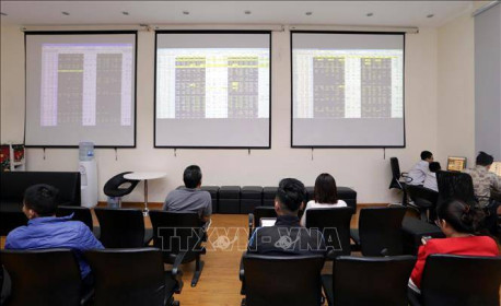 Giới đầu tư chứng khoán thận trọng trước vùng trũng thông tin