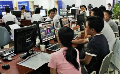 Nhà đầu tư ồ ạt tham gia vào thị trường chứng khoán