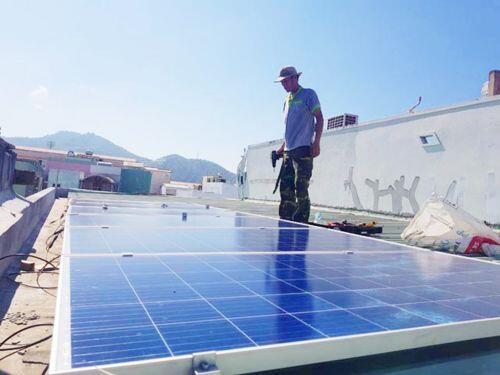 Đầu tư điện mặt trời mái nhà: Ồ ạt đăng ký, coi chừng rủi ro