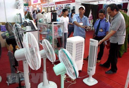 Khuyến mại lớn, lượng khách mua sắm tăng mạnh