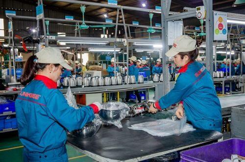 ‘Đột nhập’ nhà máy sản xuất đồ gia dụng lớn bậc nhất Việt Nam