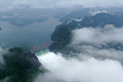 Đập thủy điện lớn ở Trung Quốc xả lũ hết công suất lần đầu sau hơn 50 năm