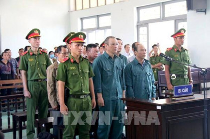 Hoãn phiên tòa xét xử nguyên Chủ tịch, Phó Chủ tịch UBND thành phố Phan Thiết