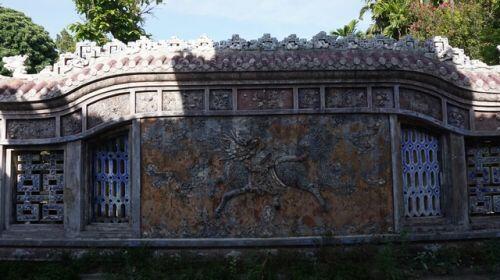 Cận cảnh vương phủ rộng 2000m2 chứa nhiều đồ cổ độc đáo ở Huế