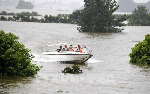 Nhiều tỉnh thành tại Trung Quốc ban bố cảnh báo đỏ về lũ lụt