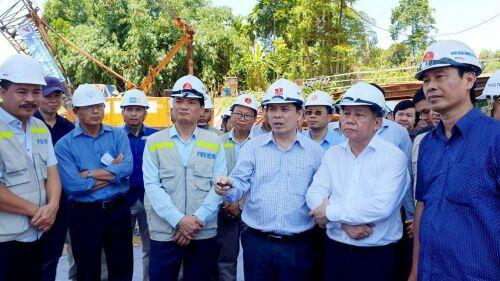 Bộ trưởng Nguyễn Văn Thể: Sớm thông nền đường cao tốc Cam Lộ - La Sơn