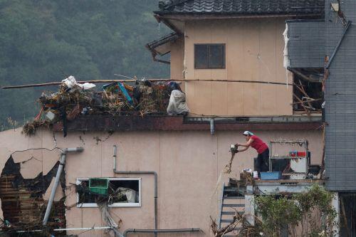 Trung Quốc “gồng mình” ngăn lũ, các láng giềng châu Á chung cảnh ngập lụt