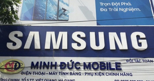 Tạm giữ hàng trăm phụ kiện điện thoại 'nhái' thương hiệu Samsung, Apple