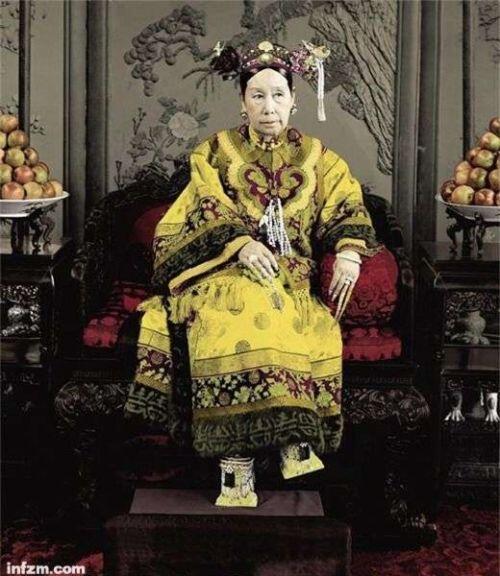 Nhân vật sở hữu khối "tiền chùa" khủng nhất lịch sử Thanh triều