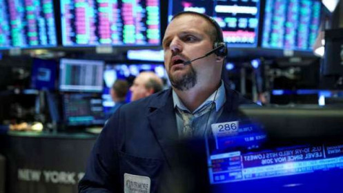 Dow Jones mất 200 điểm khi các ông lớn công nghệ chịu sức ép