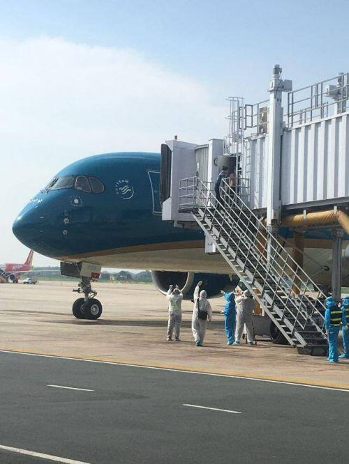 Chuyến bay chở 219 người Việt Nam tại Guinea Xích đạo về nước an toàn