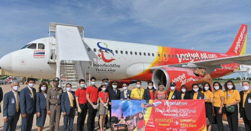Vietjet Thái Lan khai trương đường bay Bangkok – Khon Kaen với màn biểu diễn của ca sỹ nổi tiếng Thái Lan Ying-Lee trên tàu bay