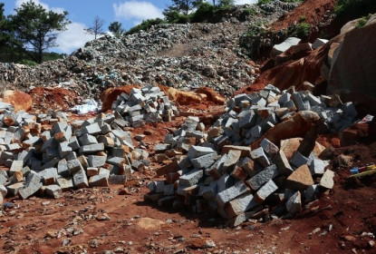 Khai thác trái phép hàng vạn khối đá doanh nghiệp bị phạt 240 triệu