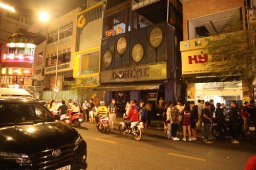 Đúng 0h đêm 31-7, phường trung tâm TP.HCM vận động các quán ở phố Tây đóng cửa