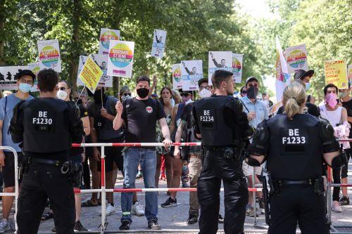 17.000 người biểu tình phản đối biện pháp chống dịch Covid-19 tại Đức