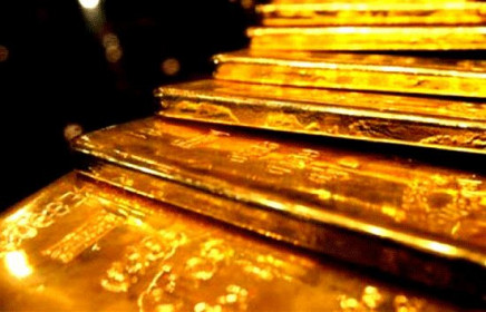 Hợp đồng vàng tương lai lập kỷ lục mới 2,014 USD/oz