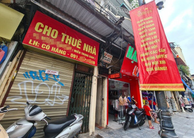 Dịch COVID-19: Mặt bằng phố cổ Hà Nội giảm hàng chục triệu vẫn ế khách thuê