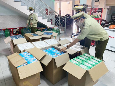 Đà Nẵng: Phát hiện, tạm giữ thêm 29.000 khẩu trang y tế “ma” nơi căn tin khu nhà trọ