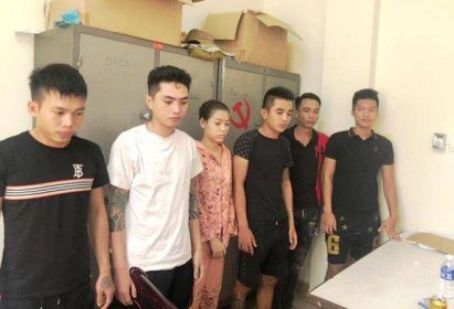 Tụ tập ăn nhậu, 5 thanh niên ở Đà Nẵng bị phạt gần 40 triệu đồng