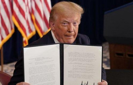 Tổng thống Trump ký sắc lệnh mở rộng gói hỗ trợ thất nghiệp