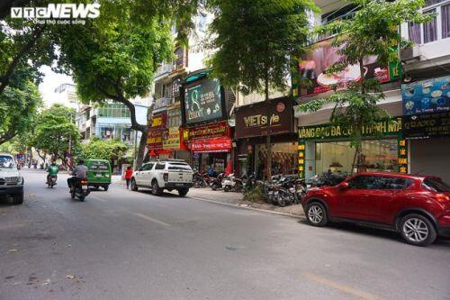 Nửa ngày giá vàng giảm sốc 3 triệu đồng/lượng, phố vàng Hà Nội vắng tanh