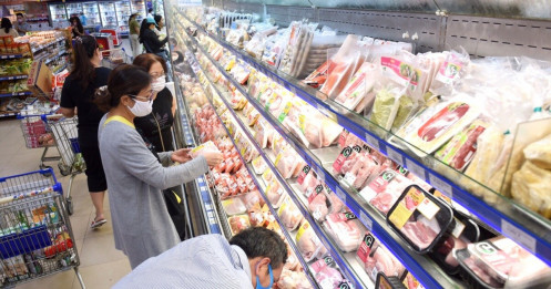 Người dân khó khăn vì Covid-19, siêu thị “đồng loạt” giảm giá thực phẩm