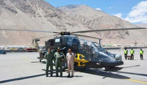 Ấn Độ đưa 2 nguyên mẫu trực thăng LCH tới biên giới với Trung Quốc