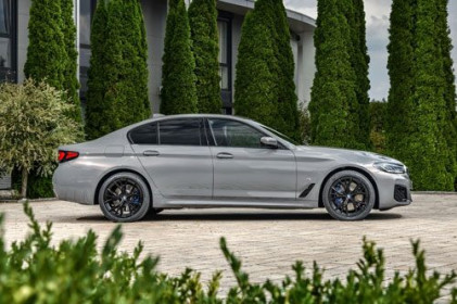 BMW ra mắt sedan mạnh 394 mã lực, tiêu tốn chỉ hơn 2 lít xăng/100 km