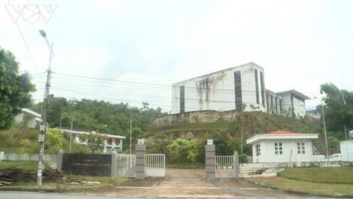Những trụ sở tiền tỷ bị bỏ hoang ở Lào Cai