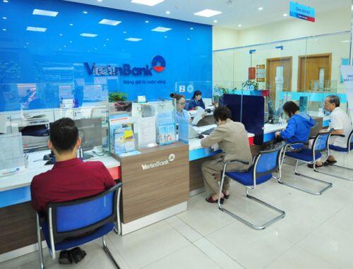 Lãi suất ngân hàng giảm sâu, người gửi tiền nhấp nhổm với biến động của giá vàng