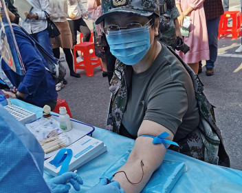 Trung Quốc cấp phép bản quyền vắc xin ngừa Covid-19 đầu tiên