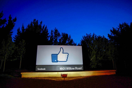 Facebook tham gia cuộc chiến pháp lý chống Apple