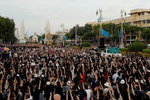 10.000 người Thái Lan tham gia biểu tình lớn nhất từ năm 2014