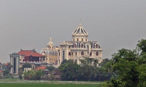 Xã giàu có ở Việt Nam, biệt thự không hiếm, có lâu đài xây 9 năm tốn hàng chục tỷ đồng