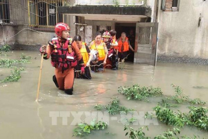 Trung Quốc sơ tán hơn 100.000 người dân do lũ lụt