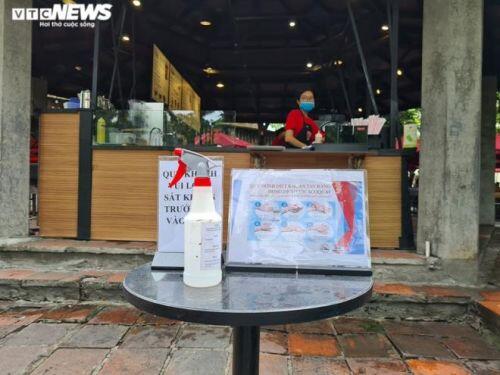 Ngày đầu hàng quán Hà Nội thực hiện giãn cách: Vẫn lơ là chống dịch