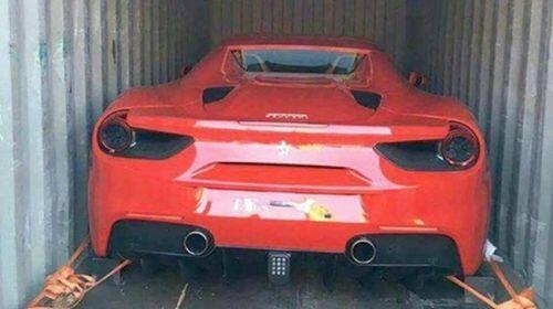 Sau 9 tháng nằm cảng, siêu xe Ferrari được thông báo đấu giá "rẻ bèo"