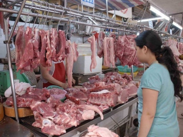 Giá thịt lợn giảm, siêu thị bán không lợi nhuận