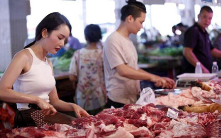 Giá lợn hơi giảm, thịt lợn bán lẻ hạ nhiệt 10.000 đồng -15.000 đồng/kg