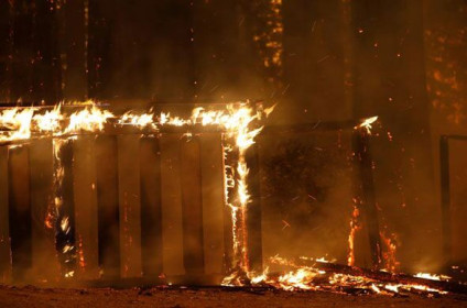 Cháy rừng khủng khiếp tại California: Thống đốc cầu cứu Canada và Australia trợ giúp