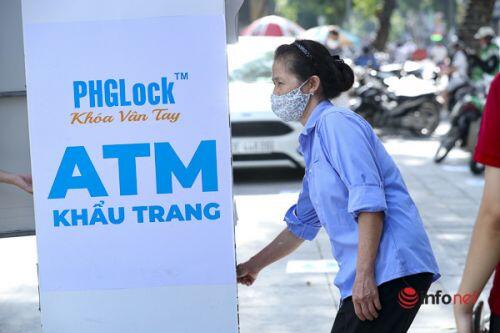 Hà Nội: Nhiều cây ATM khẩu trang chính thức hoạt động