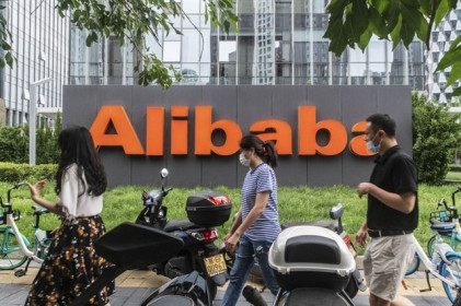 Cổ đông lớn của Alibaba hoán đổi cổ phiếu Mỹ sang Hồng Kông vì nguy cơ bị hủy niêm yết