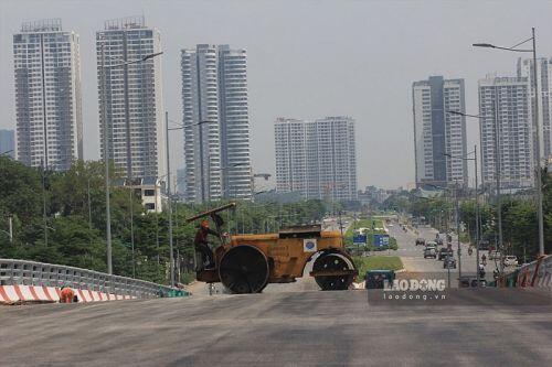 Cầu vượt 560 tỉ nút giao Nguyễn Văn Huyên-Hoàng Quốc Việt sắp "về đích"