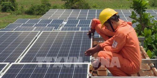 Gỡ “nút thắt” cho điện mặt trời mái nhà tại Việt Nam