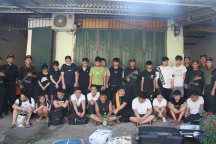 21 người Trung Quốc vượt biên vào Lào Cai, trốn trong nhà hoang
