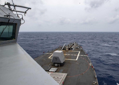 Tàu chiến Mỹ thách thức Trung Quốc ở Hoàng Sa