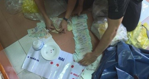 Phó giám đốc Trung tâm Dịch vụ đấu giá tài sản Thái Bình bị bắt quả tang đánh bạc